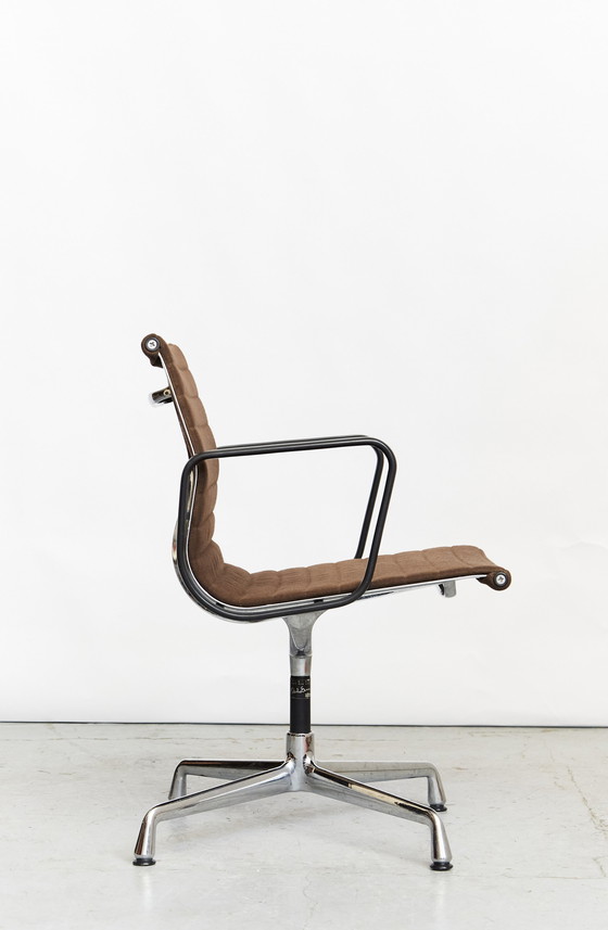 Image 1 of Charles & Ray Eames Stoel EA 108 Stoel voor Vitra