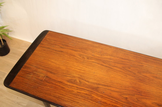 Image 1 of Vintage donker en licht houten salontafel 1960 Zweden