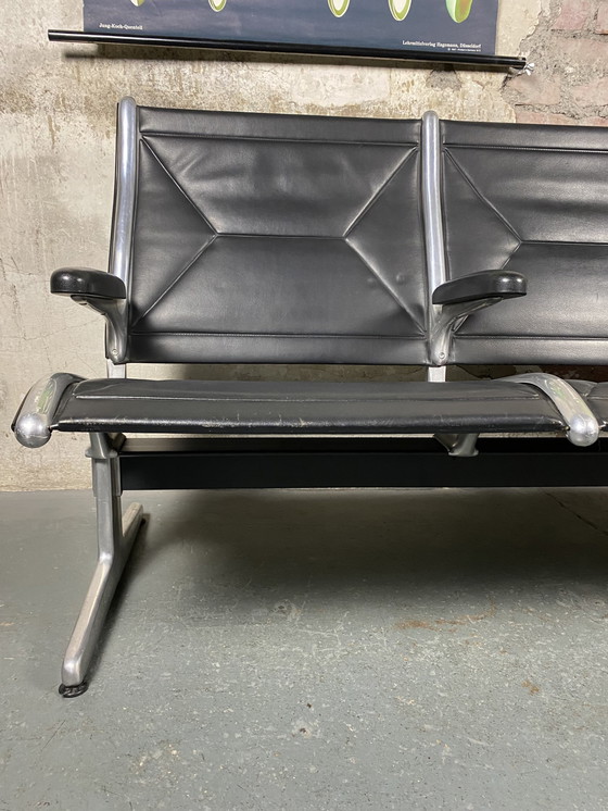 Image 1 of Herman Miller Tandem Sling Airport Bank + Tafel door Charles & Ray Eames