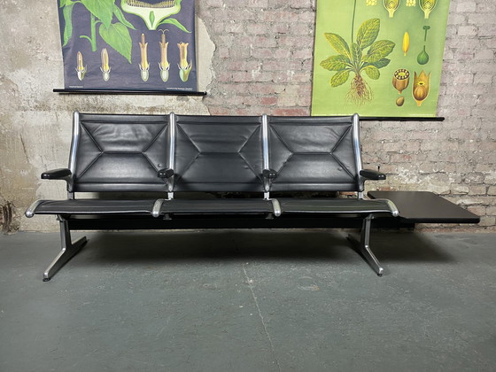 Image 1 of Herman Miller Tandem Sling Airport Bank + Tafel door Charles & Ray Eames