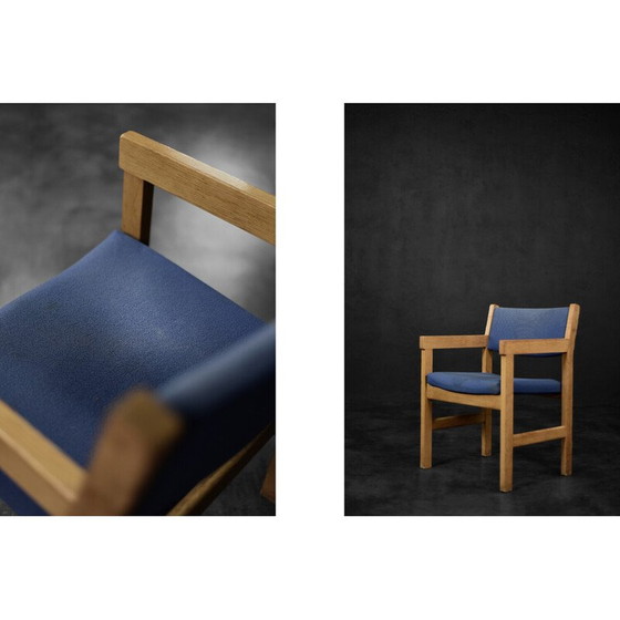 Image 1 of Vintage Deense eikenhouten en blauwe stoffen fauteuil van Hans J. Wegner voor Getama, jaren 1960