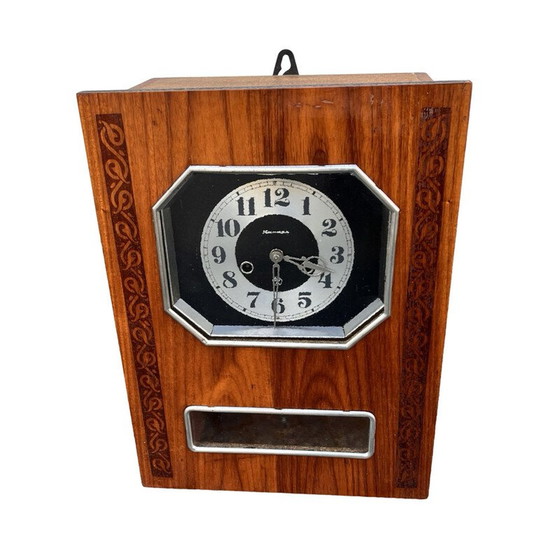 Image 1 of Vintage Jantar wandklok houten romp bekleed met mahonie fineer voor Yantar, USSR 1950