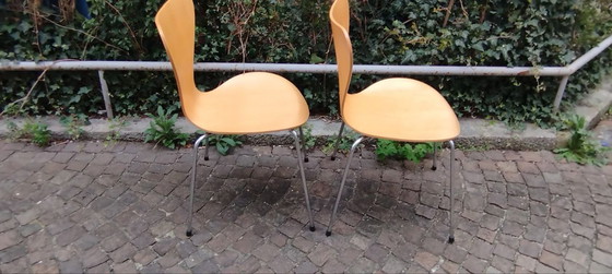 Image 1 of 2x Arne Jacobsen voor Fritz Hansen Serie 7 eetkamerstoelen/bijzettafels