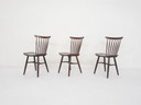 Drie vintage spijlenstoelen
