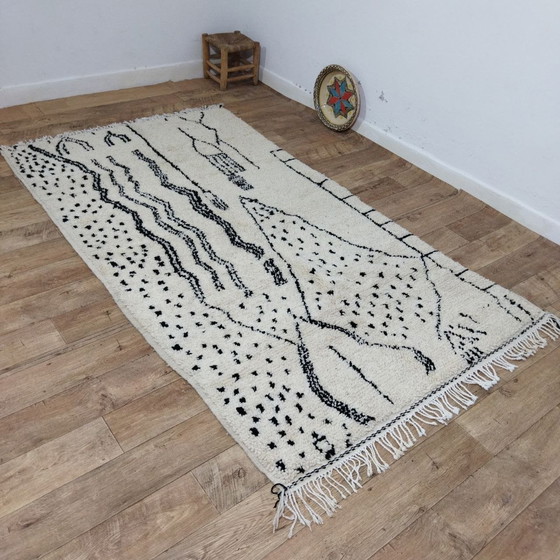 Image 1 of Tapis Berbère Noir Et Blanc Artisanat Marocain - Marokkaans Berber Tapijt In Zwart En Wit Beni Ouarain