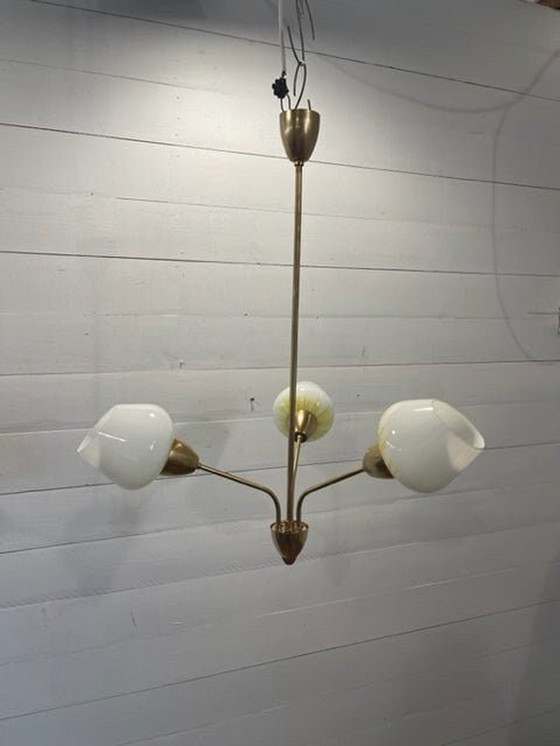 Image 1 of Vintage hanglamp ArtDeco 3xarm wit/geel glas koper