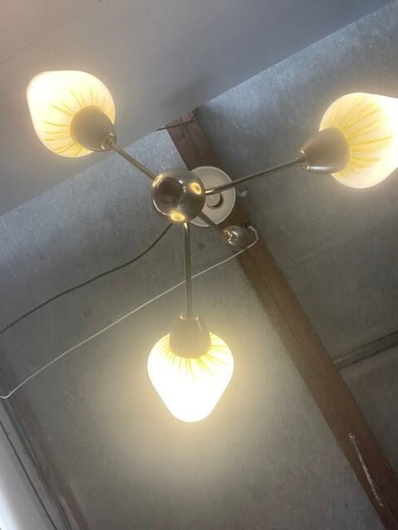 Image 1 of Vintage hanglamp ArtDeco 3xarm wit/geel glas koper