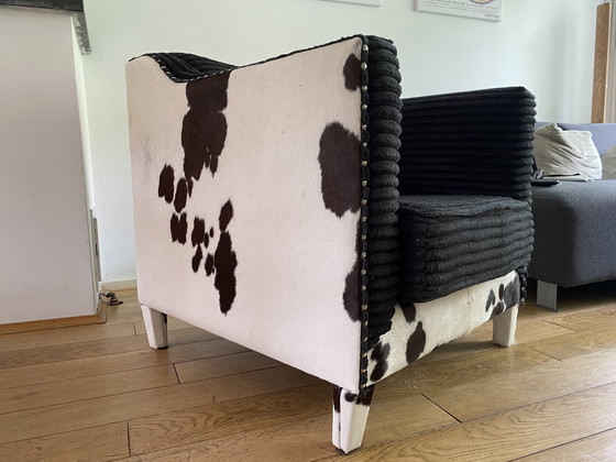 Image 1 of Fauteuil Bekleed Met Koeienvacht