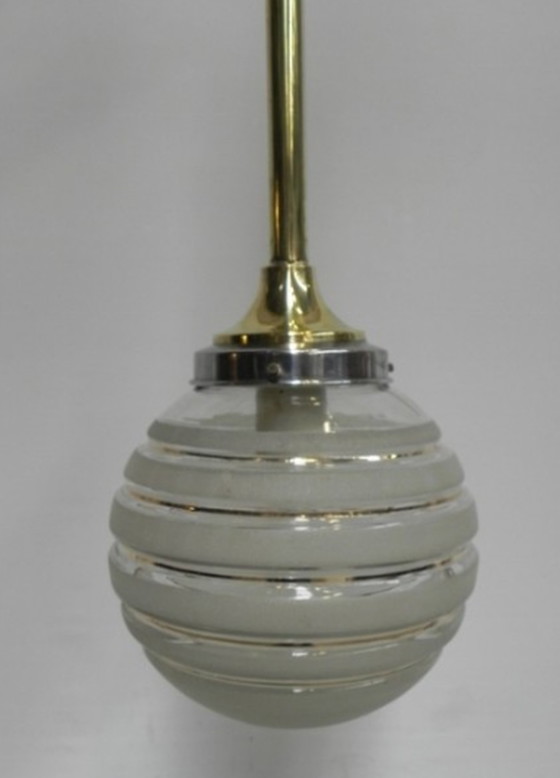 Image 1 of Art Deco hanglamp met glazen bol en messing armatuur