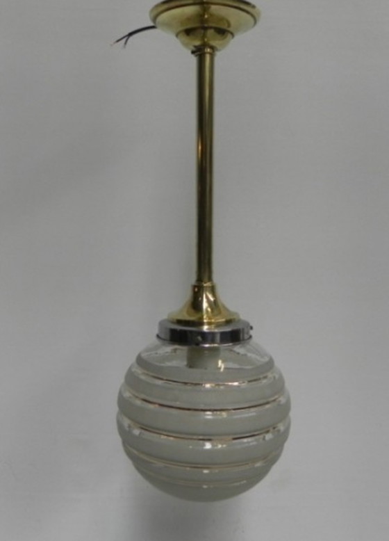 Image 1 of Art Deco hanglamp met glazen bol en messing armatuur