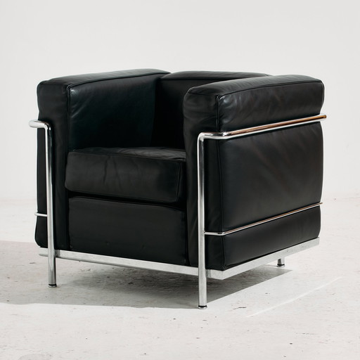 Lc2 fauteuil van Le Corbusier, Pierre Jeanneret en Charlotte Perriand voor Cassina