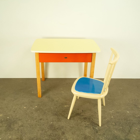 Image 1 of Kinderbureau met stoel, beuken en formica, 1960