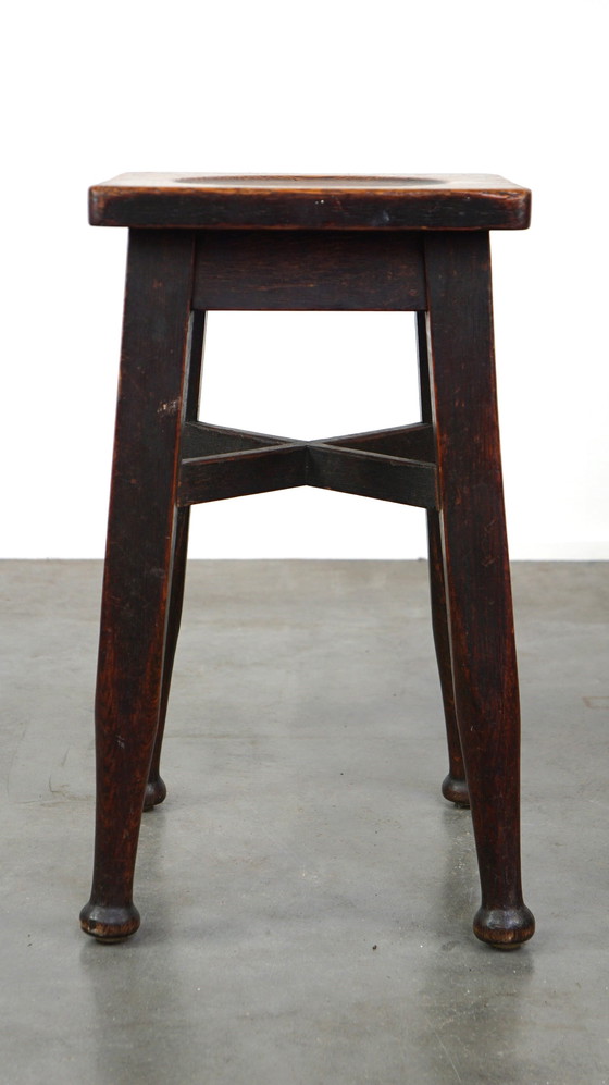 Image 1 of Engelse eikenhouten kruk/ stool met een vleugje art nouveau stijl, 54 cm hoog