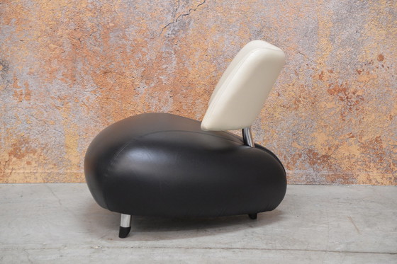 Image 1 of Zwart witte leren Leolux Pallone fauteuil