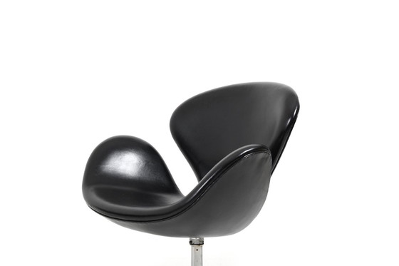 Image 1 of Mid-Century Swan Stoelen van Arne Jacobsen voor Fritz Hansen, Set van 2