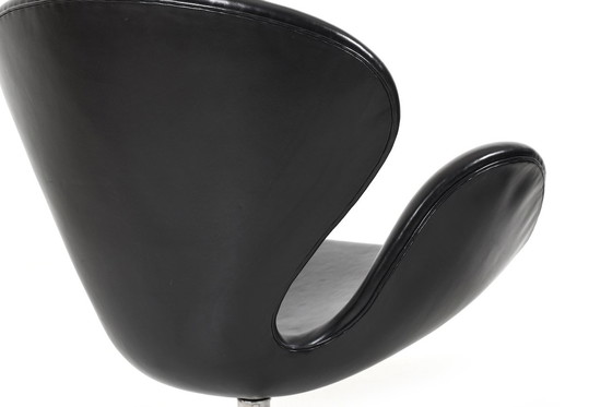 Image 1 of Mid-Century Swan Stoelen van Arne Jacobsen voor Fritz Hansen, Set van 2