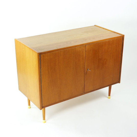 Image 1 of Vintage dressoir in beukenhout, Tsjecho-Slowakije 1960S