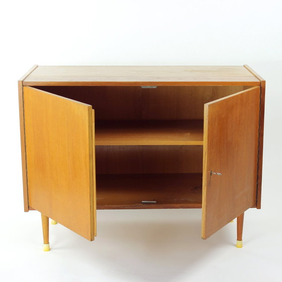 Image 1 of Vintage dressoir in beukenhout, Tsjecho-Slowakije 1960S