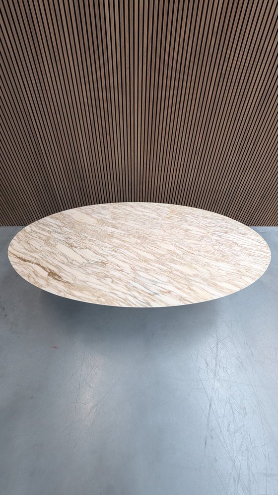 Image 1 of Knoll Saarinen Table 244Cm Calacatta (Oval)