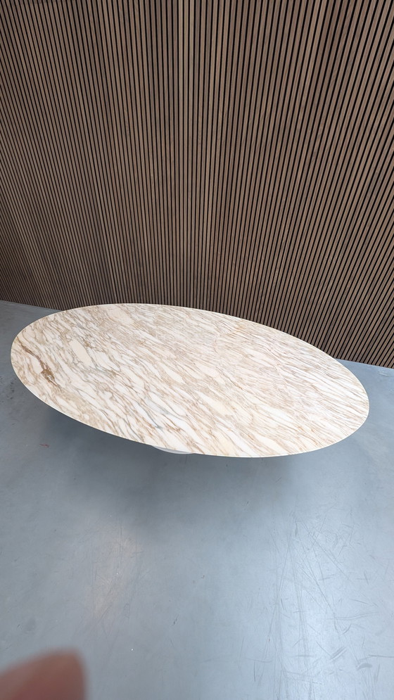 Image 1 of Knoll Saarinen Table 244Cm Calacatta (Oval)