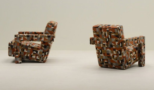 Jacquard "Utrecht" Stoelen Door Gerrit Rietveld Voor Cassina, 1990S Italië.