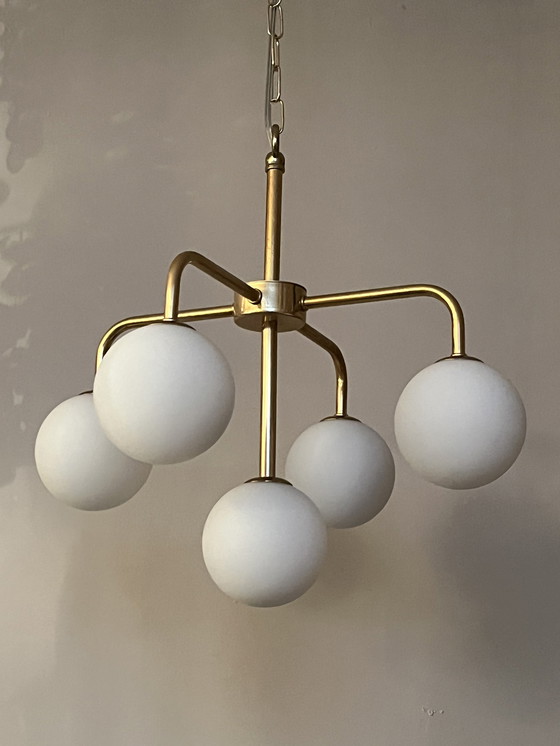 Image 1 of Vintage Bollen Hanglamp Goud Frame Melk Glas 