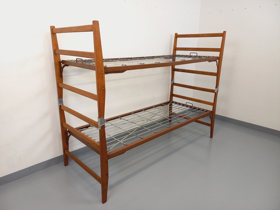 Image 1 of Paar oude eiken en metalen stapelbedden uit de jaren 60