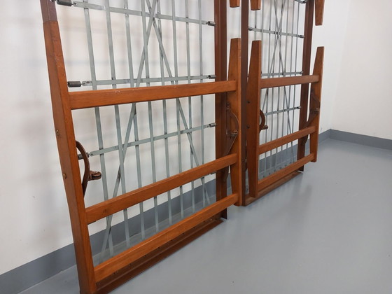 Image 1 of Paar oude eiken en metalen stapelbedden uit de jaren 60