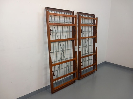 Image 1 of Paar oude eiken en metalen stapelbedden uit de jaren 60