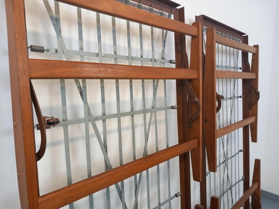 Image 1 of Paar oude eiken en metalen stapelbedden uit de jaren 60