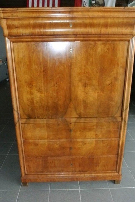 Biedermeier staande secretaire, notenhout, midden 19e eeuw.