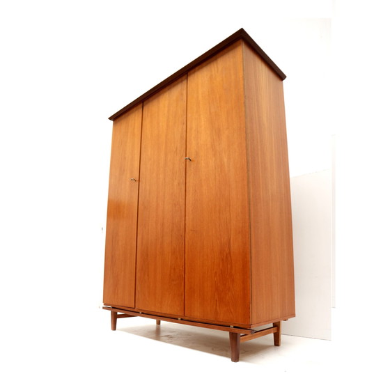 Image 1 of Vintage kledingkast met hang- en leggedeelte gemaakt in de jaren '60