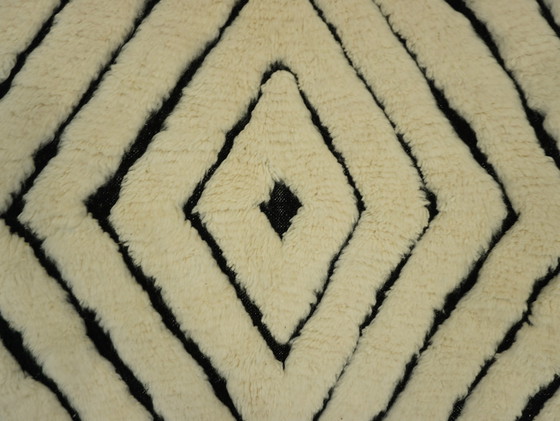 Image 1 of Berber tapijt - 259 cm x 155 cm - wit en zwart wol