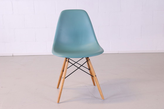 Image 1 of Vitra Eames plastic dsw turquoise/hout