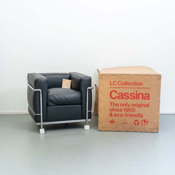 Image 1 of Cassina LC2 fauteuil by Le Corbusier