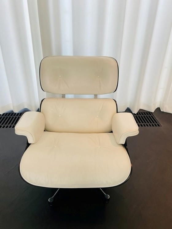 Image 1 of Vitra Eames Lounge chair