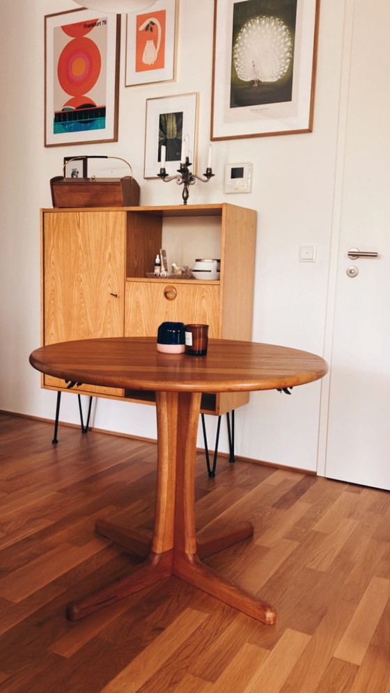 Image 1 of Massief houten midcentury tafel + stoelen