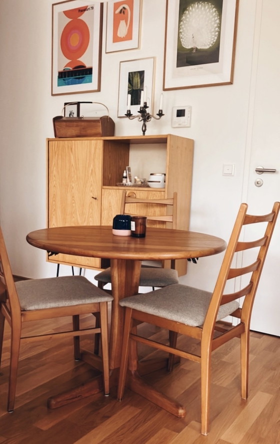 Image 1 of Massief houten midcentury tafel + stoelen