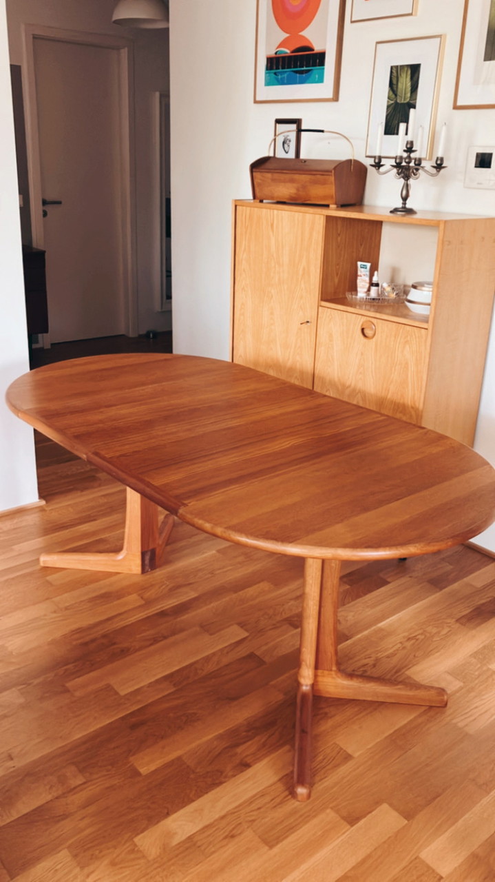 Massief houten midcentury tafel + stoelen
