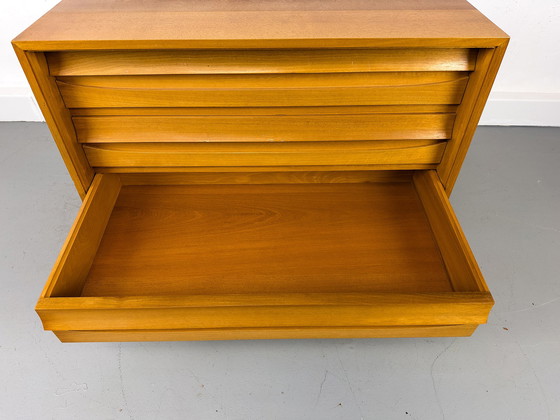 Image 1 of Vintage notenhouten ladekast, jaren 60