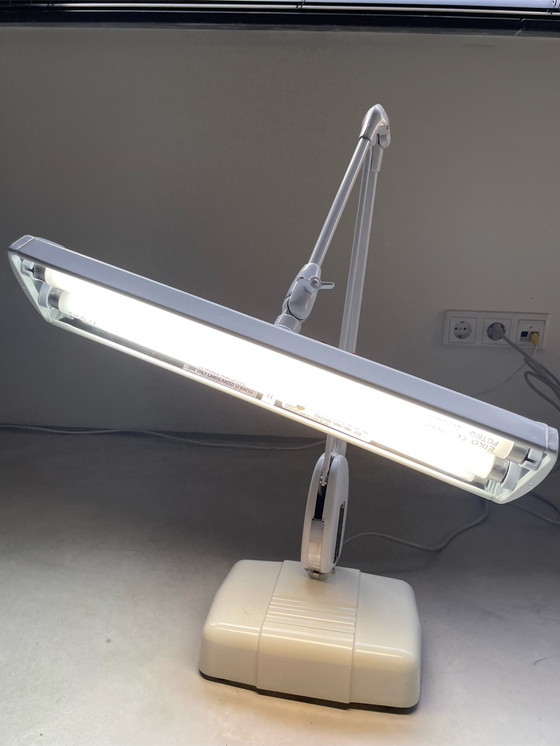 Image 1 of Dazor Floating Fixture lamp