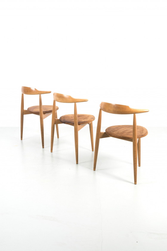 Image 1 of 3x Hans Wegner Heart stoelen