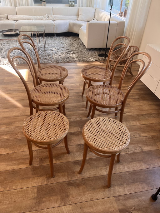 4x Thonet stoelen en 3x barkrukken