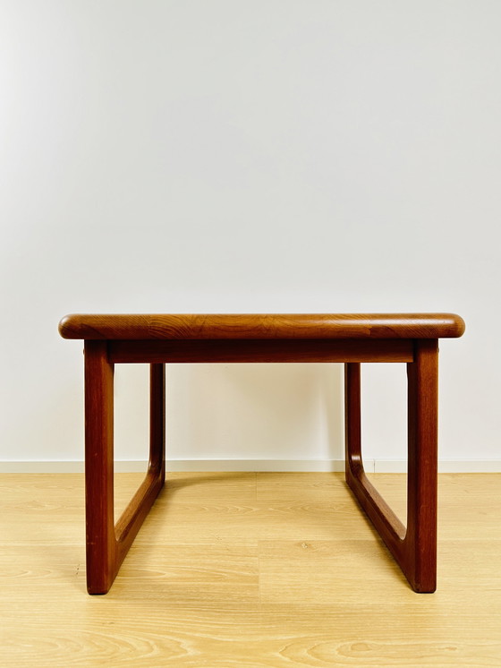 Image 1 of Deense Mid Century teakhouten salontafel van Niels Bach