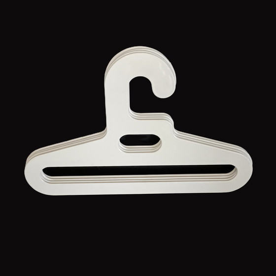 Image 1 of Vier Zestiger Jaren Tomado Kleerhangers 