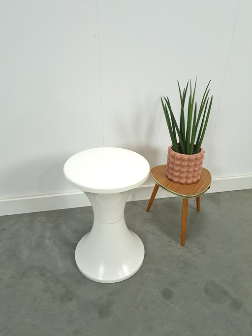 Witte kunststoffen kruk vintage plantentafel