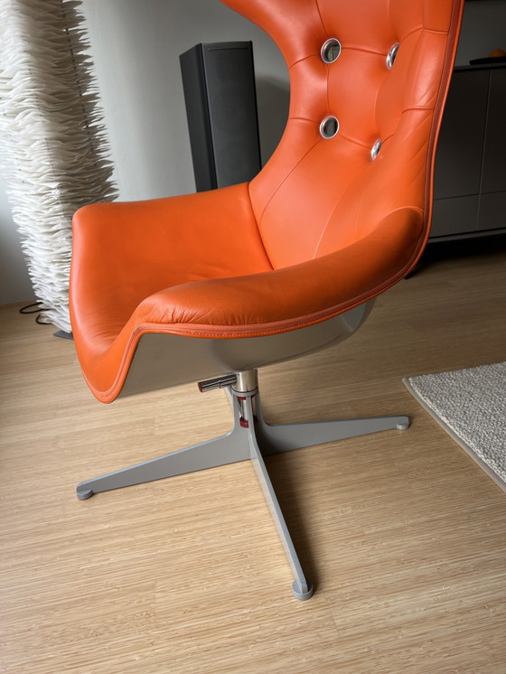 Image 1 of Poltrona Frau Regina Fauteuil Oranje