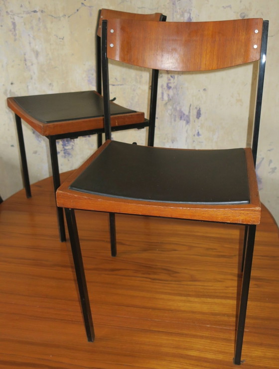 Image 1 of 2x Vintage Teak en IJzeren Stapelstoelen