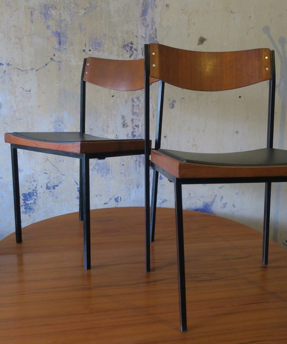 Image 1 of 2x Vintage Teak en IJzeren Stapelstoelen