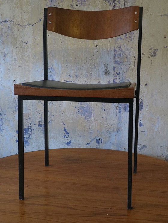 Image 1 of 2x Vintage Teak en IJzeren Stapelstoelen